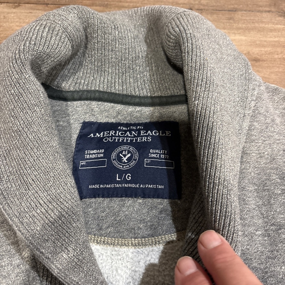 American Eagle Sweater Mens Sz L Cardigan Athletic Fit Gray Button Elbow Patch - Picture 3 of 9